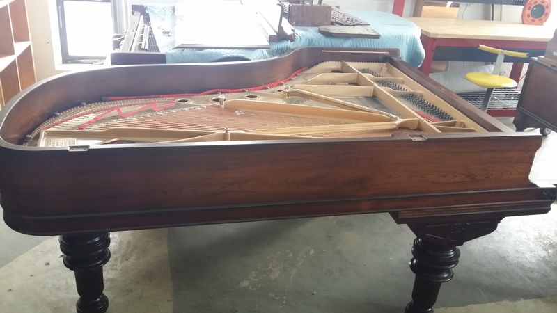Une corde de piano cassée – Piano Technique Montréal